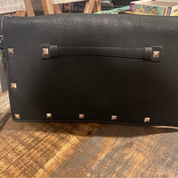 Keep it edgy look with this Catherine’s Clutch purse 🖤😍🖤 - Picture 8 of 10